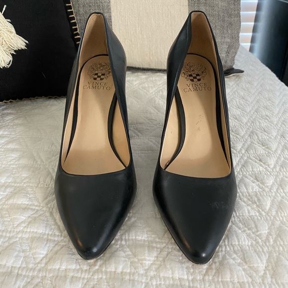 Vince Camuto pump - Picture 2 of 2